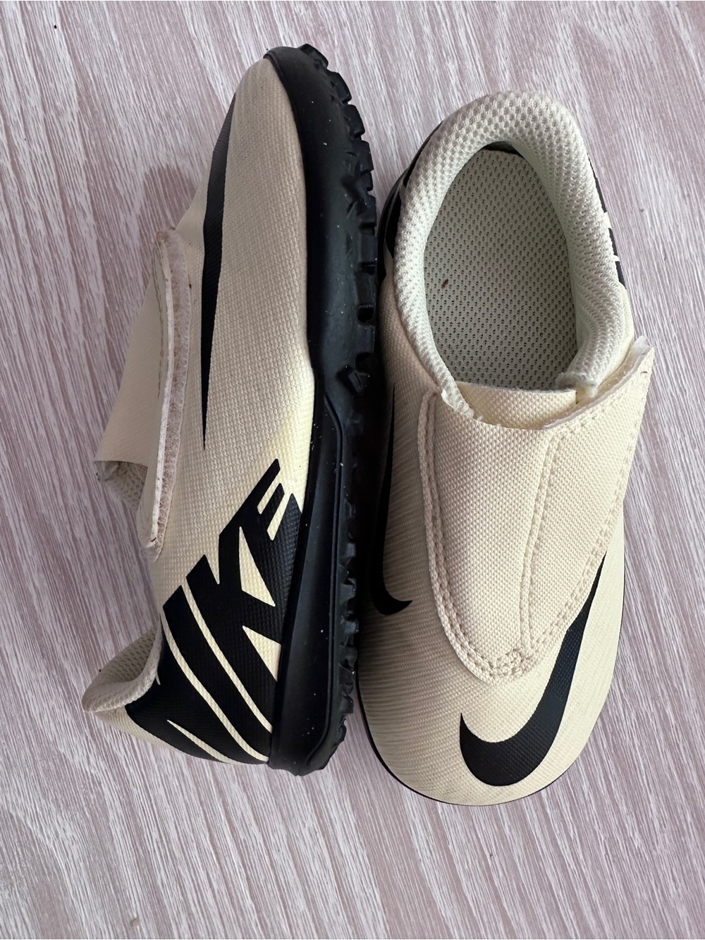 Nike Kids Cream and Black Velcro Soccer Sneakers 9C
